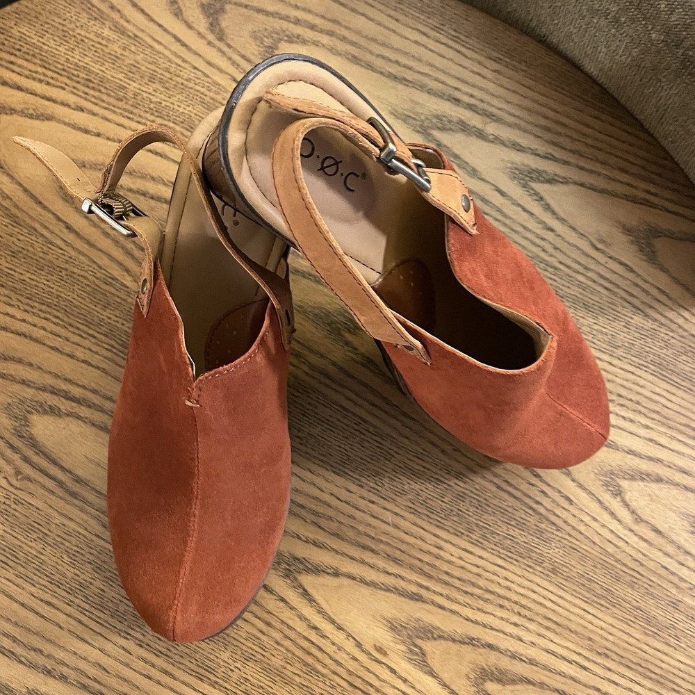 B.O.C. Red Suede Mules with Brown Wedge - Picture 4 of 12